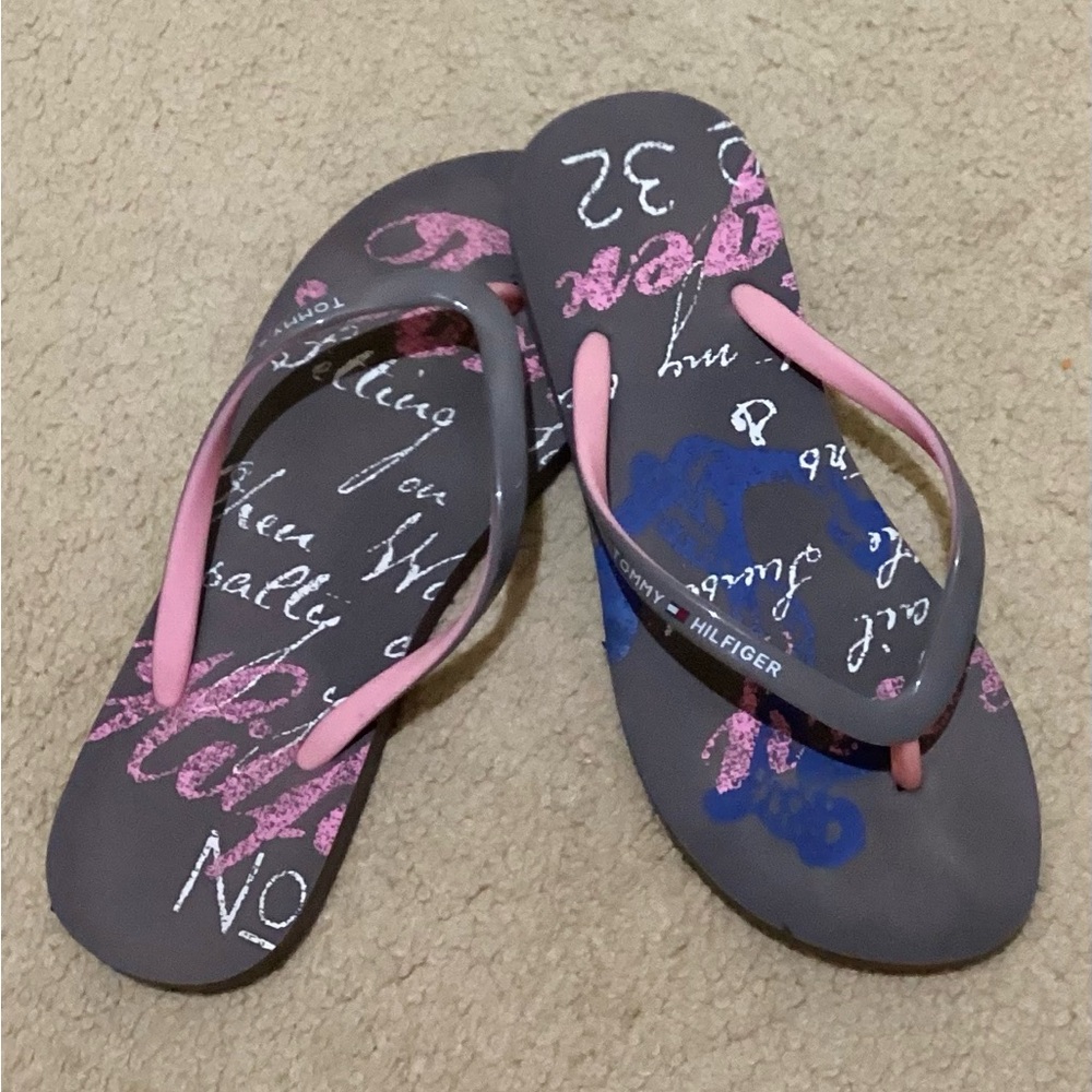 🔥EUC tommy Hilfiger Pink and Gray Sandals Casual Beachwear& every day wear